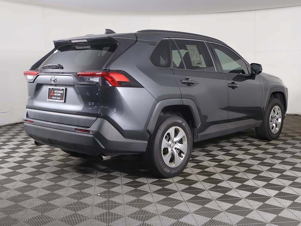 Used 2020 Toyota RAV4 LE FWD image 7