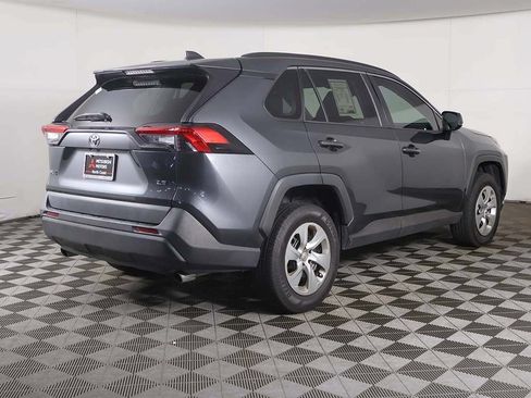 Used 2020 Toyota RAV4 LE FWD image 7