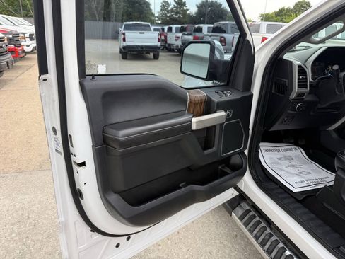 Used 2019 Ford F150 Lariat w/ Equipment Group 502A Luxury AWD/4WD image 8