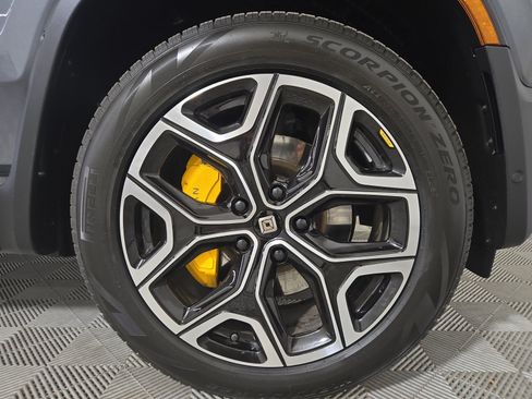 Used 2024 Rivian R1S Adventure AWD/4WD image 11