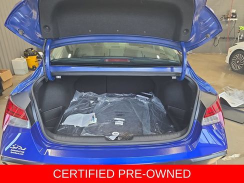Certified 2025 Hyundai Elantra Limited FWD image 13