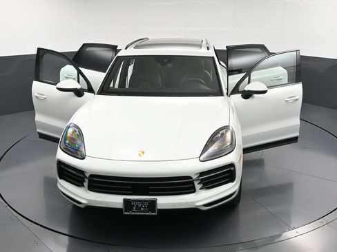 Certified 2022 Porsche Cayenne Platinum Edition AWD/4WD image 33