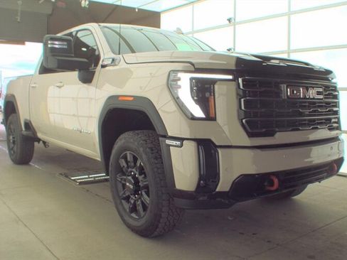 Used 2026 GMC Sierra 2500 AT4 AWD/4WD image 3