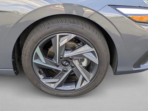 Used 2025 Hyundai Elantra Sport image 22
