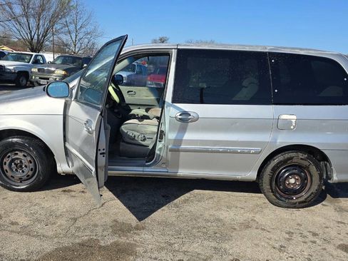 Used 2005 Kia Sedona LX image 3