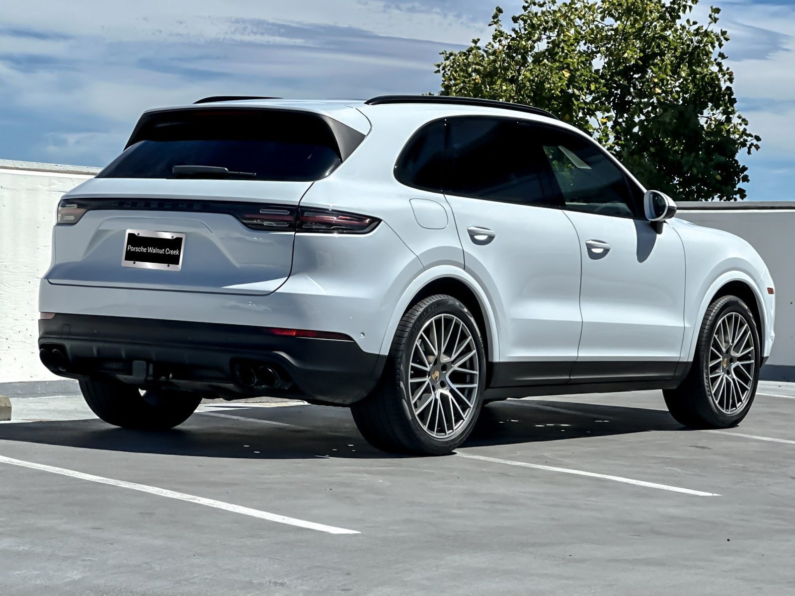 Used 2023 Porsche Cayenne Platinum Edition AWD/4WD image 9