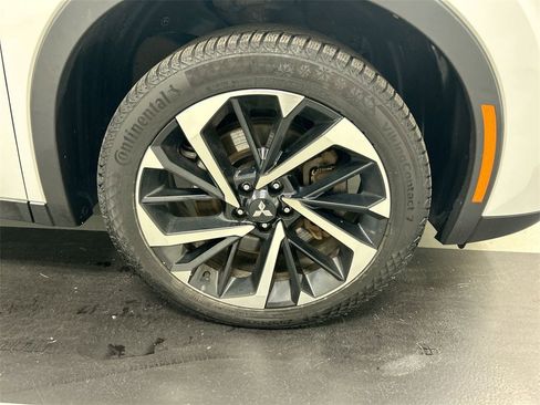 Used 2022 Mitsubishi Outlander SE image 8