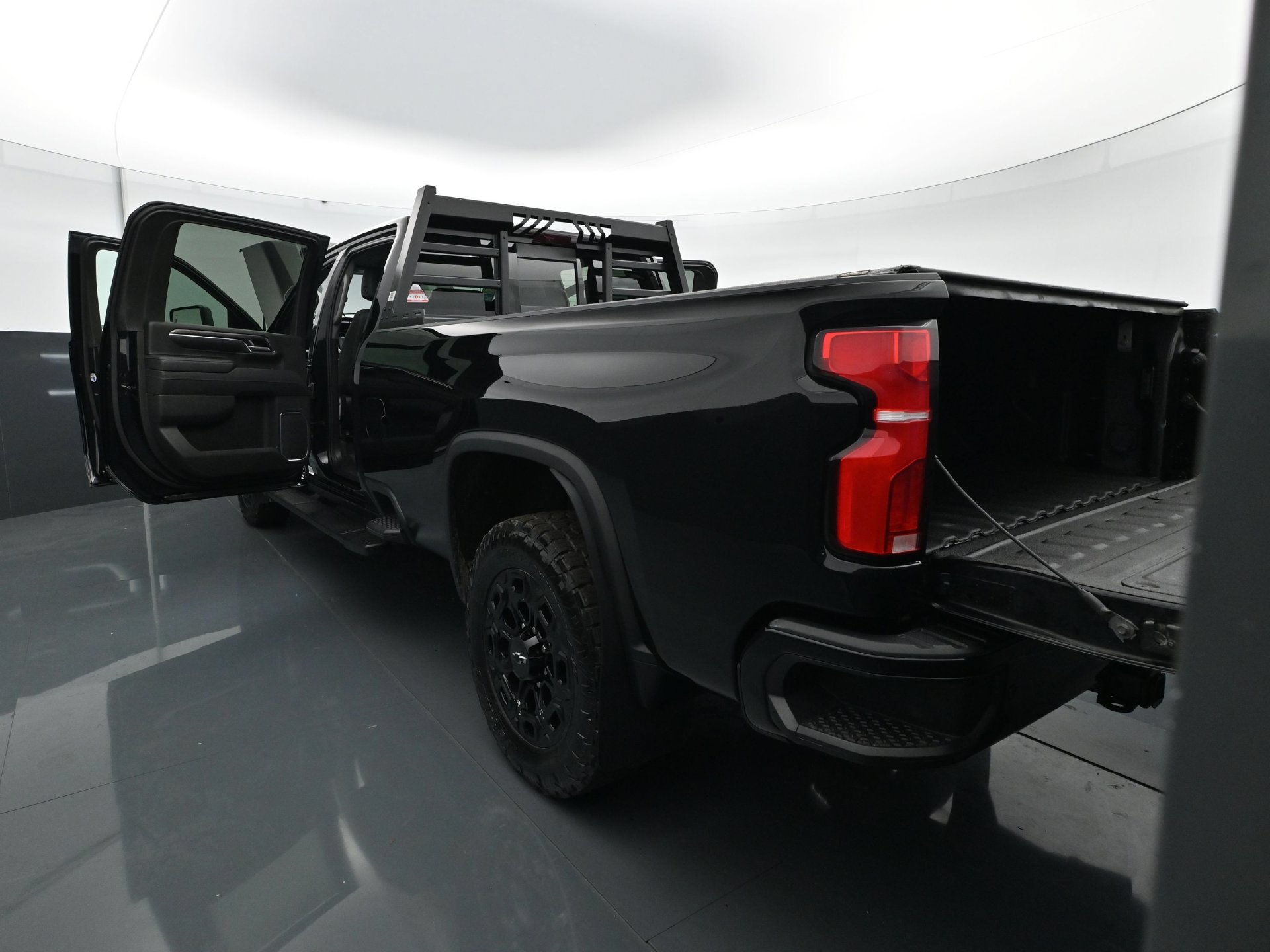 Used 2024 Chevrolet Silverado 2500 LTZ w/ LTZ Plus Package AWD/4WD image 33