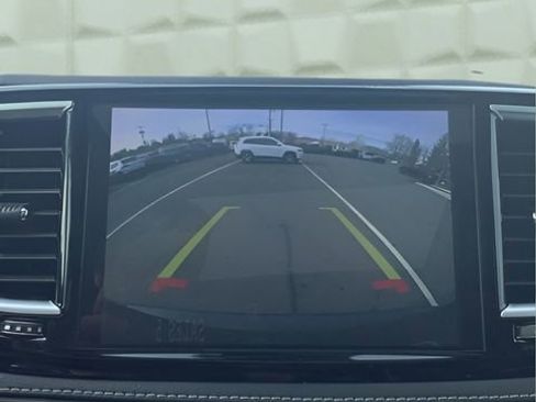 Certified 2024 Chrysler Pacifica Limited image 23