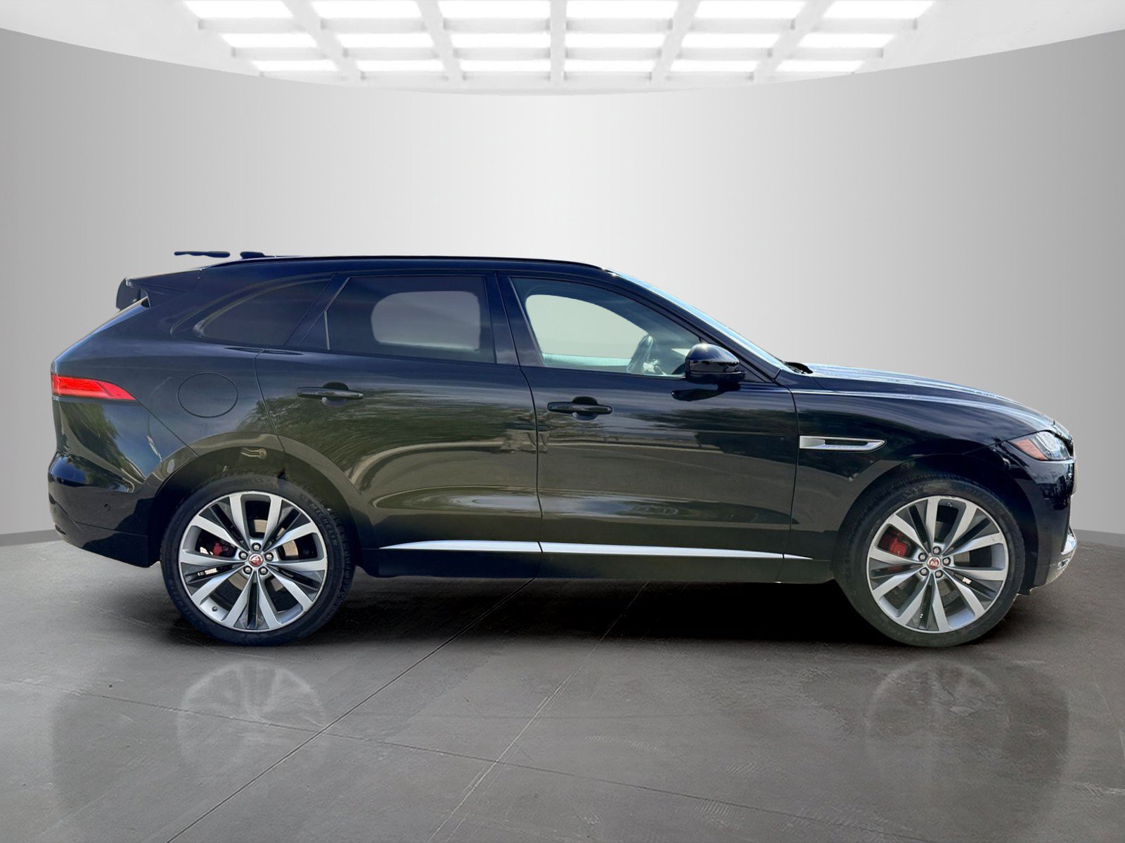 Used 2017 Jaguar F-PACE S AWD/4WD image 4
