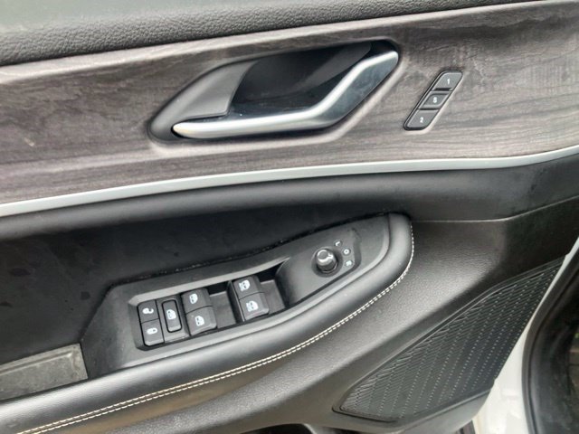 Used 2023 Jeep Grand Cherokee L Limited w/ Black Appearance Package AWD/4WD image 8