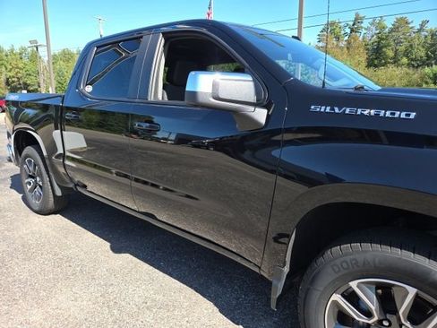 Used 2024 Chevrolet Silverado 1500 LT AWD/4WD image 32