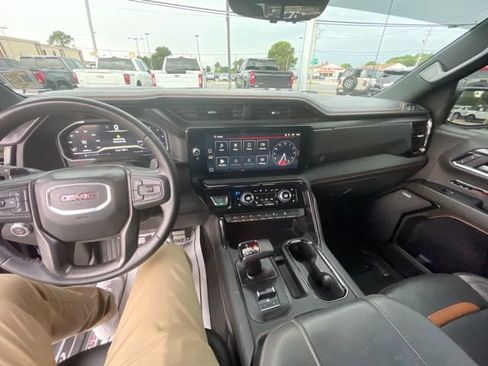 Used 2024 GMC Sierra 1500 AT4 w/ Technology Package AWD/4WD image 15