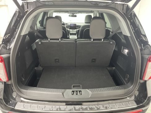 Used 2021 Ford Explorer Limited w/ Equipment Group 301A AWD/4WD image 34