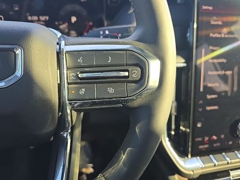 Used 2025 GMC Yukon Denali w/ Sun & Power Step Package image 20