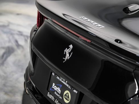 Used 2022 Ferrari 812 GTS RWD image 19