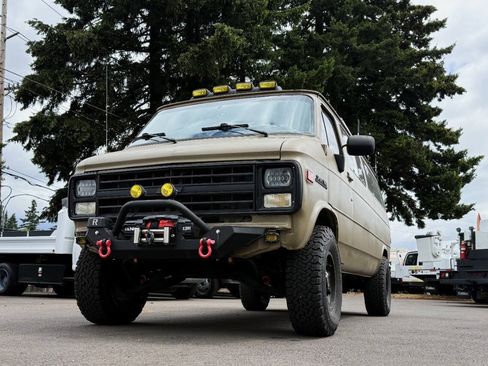 Used 1990 Chevrolet G30 Heavy-Duty Extended Sportvan RWD image 2