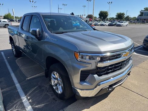 Used 2023 Chevrolet Silverado 1500 LT AWD/4WD image 6