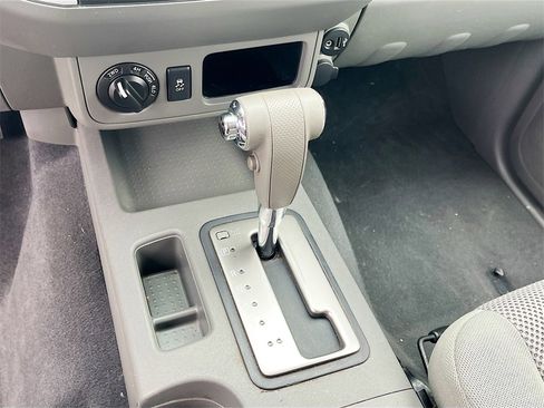 Used 2019 Nissan Frontier SV image 16