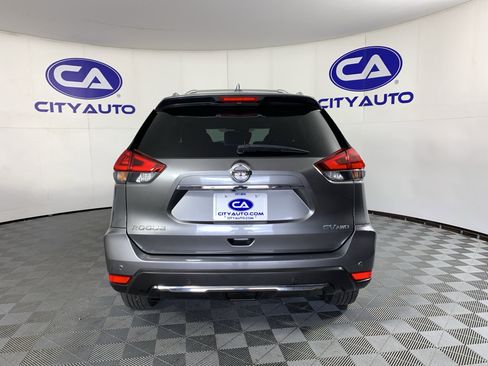 Used 2020 Nissan Rogue SV w/ Premium Package image 4