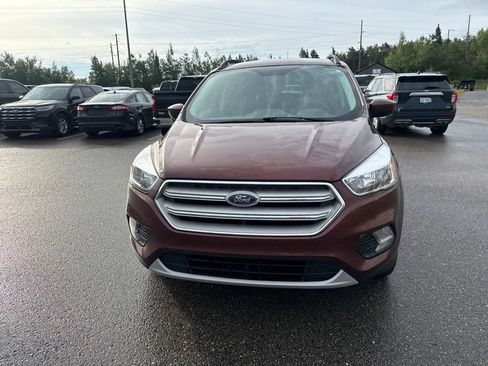 Used 2018 Ford Escape SE w/ SE Sync 3 Package AWD/4WD image 2