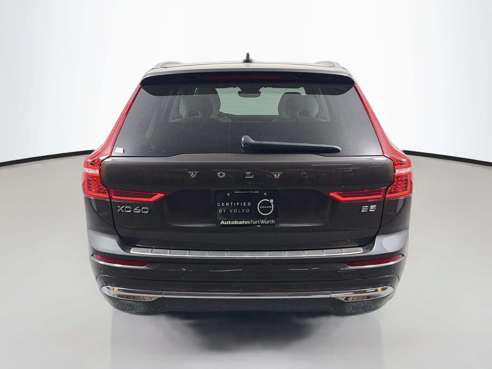 Certified 2023 Volvo XC60 B5 Plus w/ Protection Package Premier FWD image 7