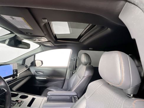 Used 2024 Toyota Sienna XSE image 22