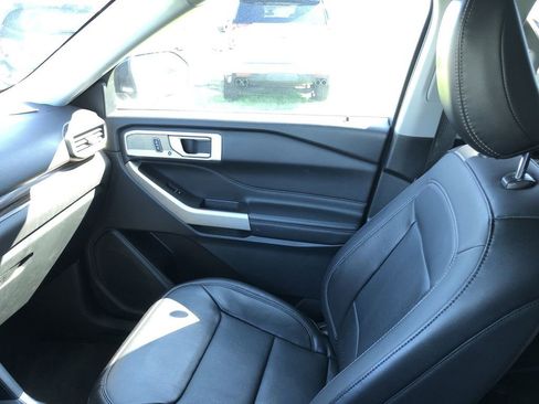 Used 2023 Ford Explorer Limited AWD/4WD image 25
