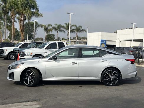 Used 2023 Nissan Altima 2.5 SR image 2