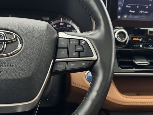 Certified 2022 Toyota Highlander Platinum image 31