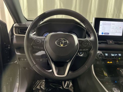 Used 2023 Toyota RAV4 SE w/ Weather & Moonroof Package image 22