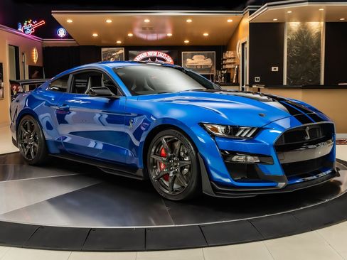 Used 2020 Ford Mustang Shelby GT500 w/ Carbon Fiber Track Pack RWD image 9
