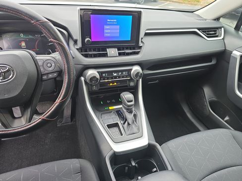 Used 2025 Toyota RAV4 XLE image 21