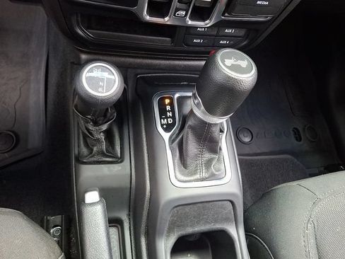 Used 2022 Jeep Wrangler Unlimited Sport AWD/4WD image 15