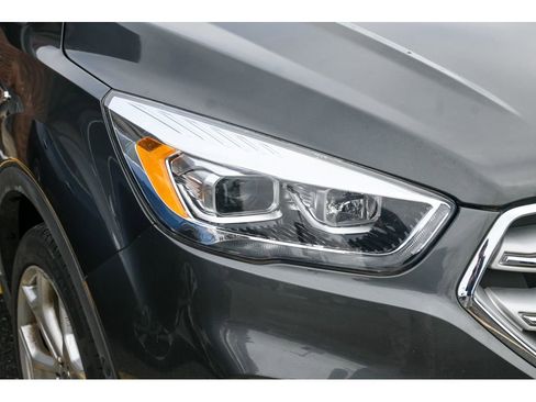 Used 2019 Ford Escape Titanium image 7