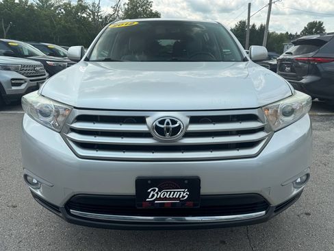 Used 2012 Toyota Highlander SE w/ Tow Pkg AWD/4WD image 2