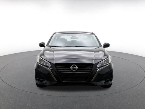 Used 2025 Nissan Altima 2.5 SV FWD image 2
