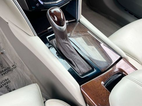 Used 2013 Cadillac XTS Platinum FWD image 17