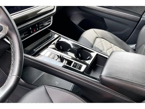 Used 2025 Volkswagen Atlas SE AWD/4WD image 15