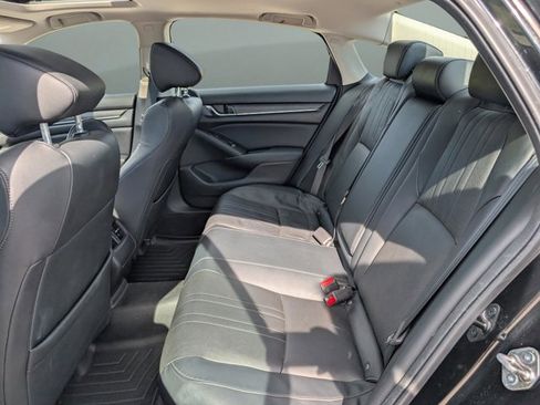 Used 2018 Honda Accord Touring image 14