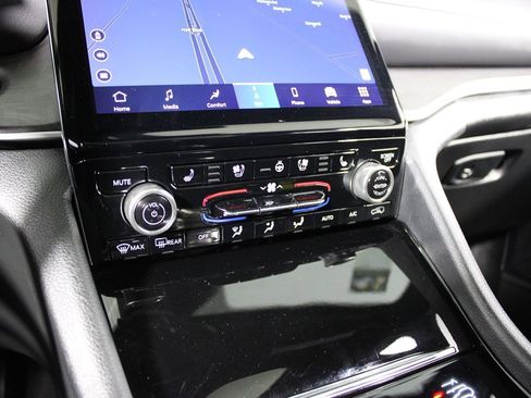 Used 2023 Jeep Grand Cherokee Overland w/ Advanced Protech Group III image 8