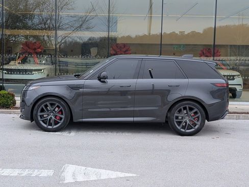 Used 2023 Land Rover Range Rover Sport SE Dynamic image 2