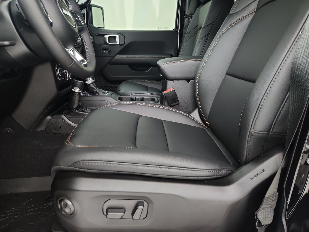New 2026 Jeep Wrangler Unlimited Sahara AWD/4WD image 20