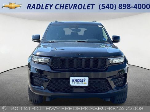Used 2025 Jeep Grand Cherokee Altitude AWD/4WD image 23
