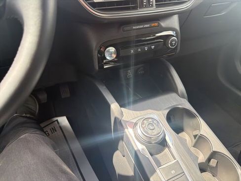 Used 2025 Ford Escape Platinum AWD/4WD image 25