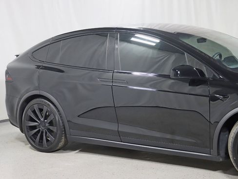 Used 2022 Tesla Model X Plaid image 3