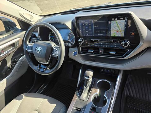 Certified 2022 Toyota Highlander Platinum image 10