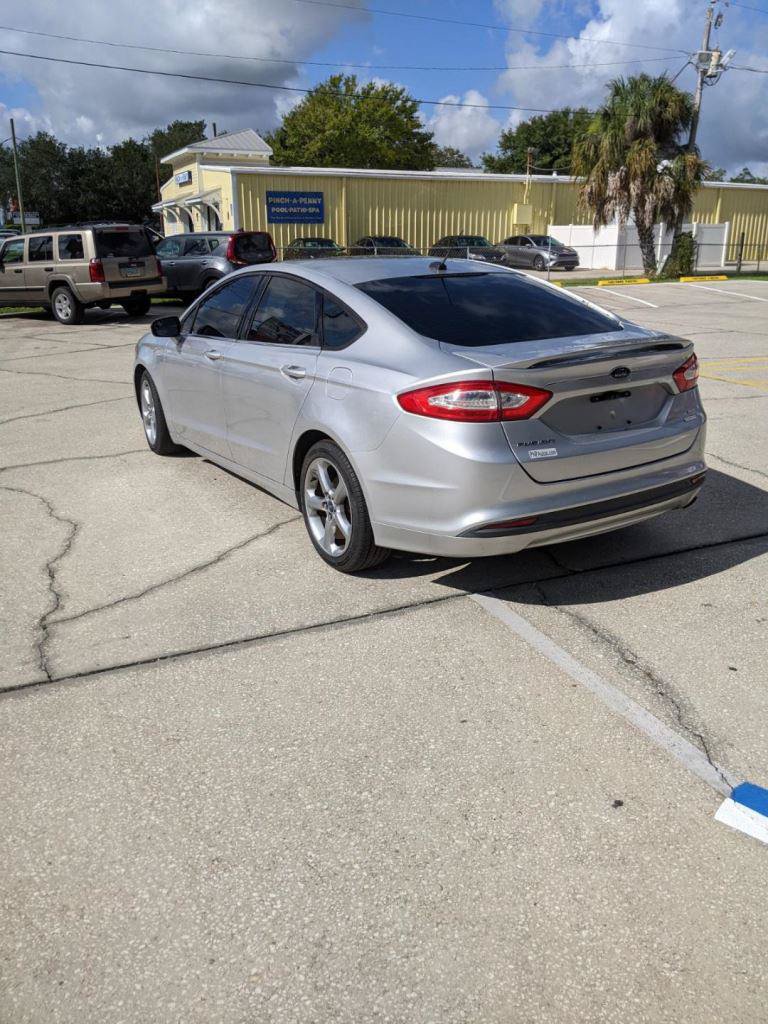 Used 2013 Ford Fusion SE FWD image 3