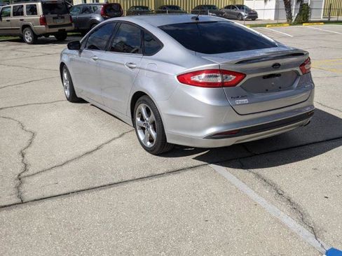 Used 2013 Ford Fusion SE image 3