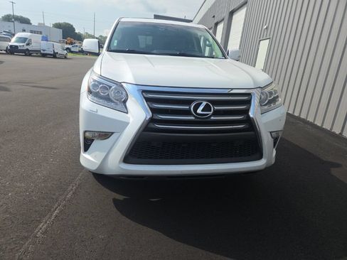 Used 2019 Lexus GX 460 Premium AWD/4WD image 2